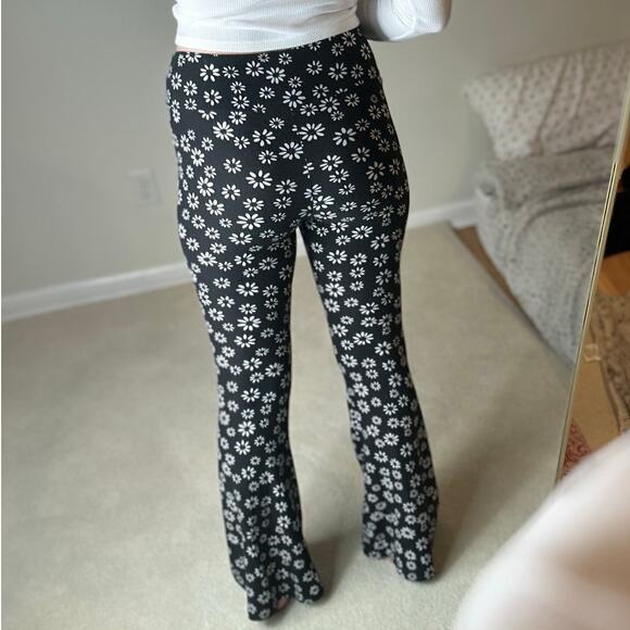 No Boundaries: Floral Flare Leggings - Picture 3 of 6